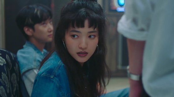 어색한 김소현·붕 뜬 김태리..'스물다섯 스물하나' 옥에 티 | 인스티즈