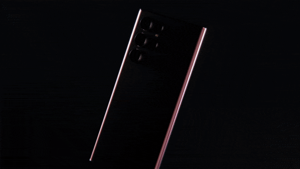 '갤럭시노트'를 쏙 빼닮은 각진 디자인, S펜 내장 특징을 담은 '갤럭시S22 울트라'. /삼성전자