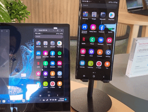 갤럭시S22울트라를 갤럭시북2프로 화면에 띄워 조작 가능하다. [박지영·홍승희 기자/park.jiyeong@]