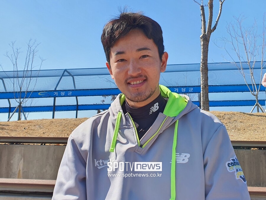 수염 기르고 나타난 '순둥이 에이스'.."어울리는 데까지 길러볼게요"