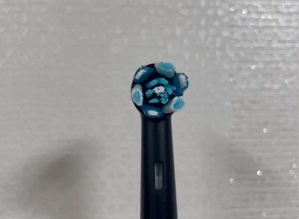 오랄비 iO 시리즈9 일반 모드 작동 모습 /사진=백유진 기자 byj@