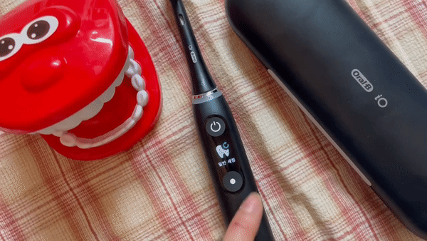 오랄비 iO 시리즈9는 총 7가지 세정모드를 선택할 수 있다. /사진=백유진 기자 byj@