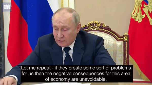 10일(현지시간) 모스크바에서 블라디미르 푸틴 대통령이 주재한 화상 각료회의에 참석한 정부 인사들이 대통령의 발언을 경청하고 있다. [데일리메일 유튜브채널]