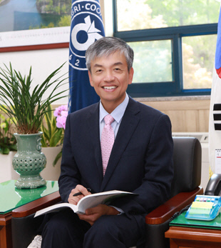 나라가 거꾸로 돌아간다.. 전 정권 사람 돌아오네 ㅋㅋ | 인스티즈