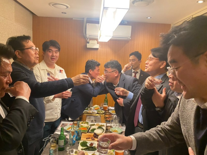 흥청망청 이미지