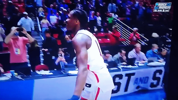 베네딕트 매튜린(19)이 경기 후 라커룸으로 향하는 모습. (트위터 갈무리) © 뉴스1