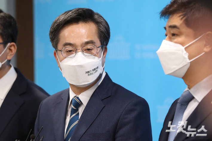 김*유 이미지