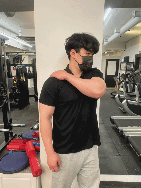 소원근 스트레칭. 비욘드 피트니스 제공