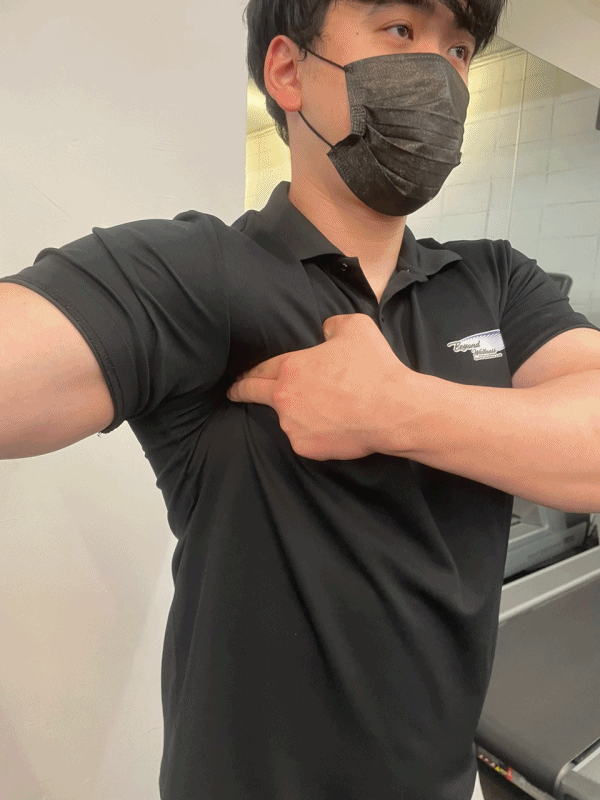 견갑하근 마사지. 비욘드 피트니스 제공