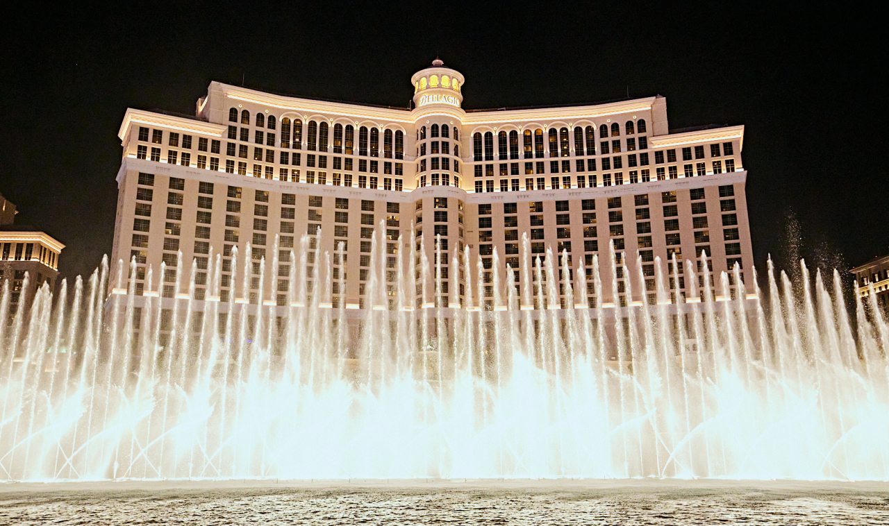 사막도 바다가 되는 기적..BTS와 아미가 만난 '라스베이거스의 밤'