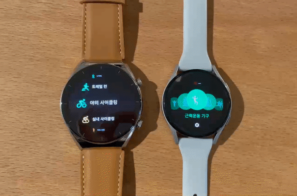 샤오미 워치 S1(왼쪽)과 갤럭시워치4 피트니스 기능 비교 /사진=백유진 기자 byj@