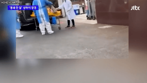 실수로 살아있는 노인을 시신 가방에 넣은 상하이 복지시설. /JTBC