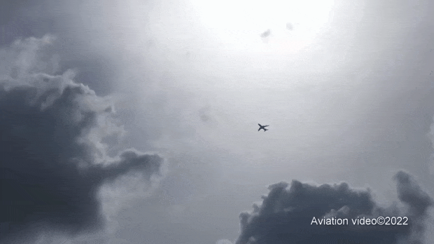 3일(이하 현지시간) 데일리메일은 ‘최후의 심판일 항공기’라 불리는 러시아 공중 지휘통제기 일류신(IL)-80(나토명 ‘맥스돔’ Maxdome)이 모스크바 하늘에 등장했다고 보도했다.
