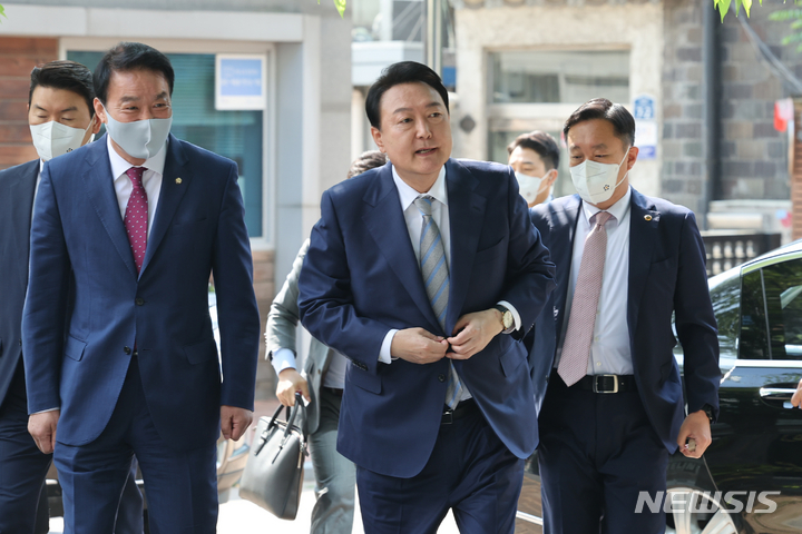 윤 이미지