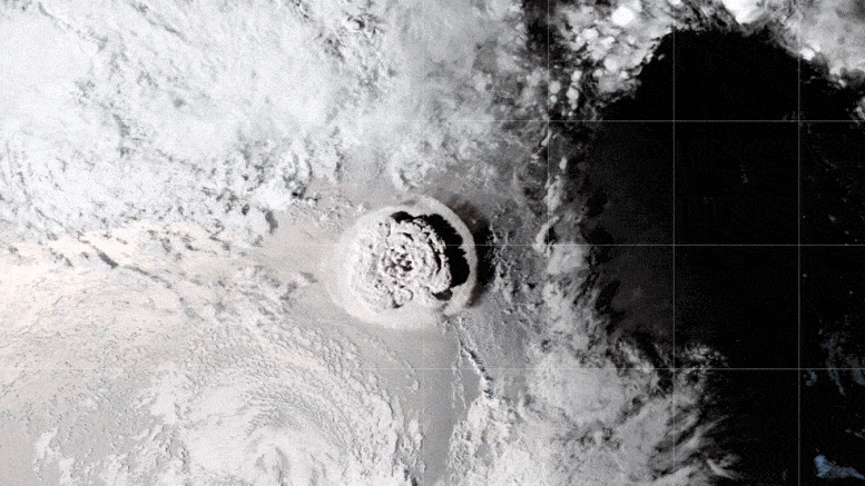 GOES-17 위성이 포착한 통가 해저화산 폭발 장면. 사진=NASA Earth Observatory image by Joshua Stevens using GOES imagery courtesy of NOAA and NESDIS
