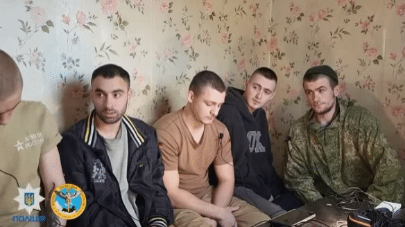우크라이나군에 포로가 된 러시아군 병사들이 우크라이나 언론인 볼로디미르 졸킨과 인터뷰에서 질문에 답변하고 있다. [유튜브 'Volodymyr Zolkin' 채널 캡처]