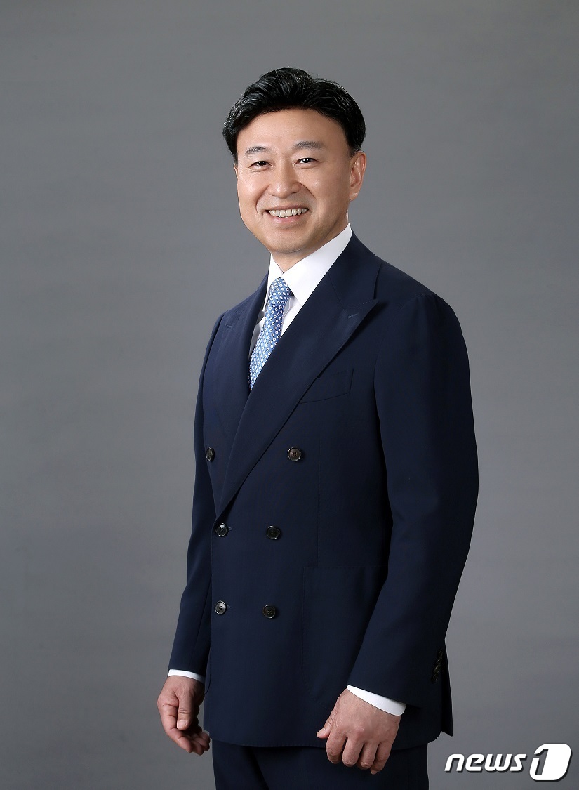 알바레즈앤마살 이미지