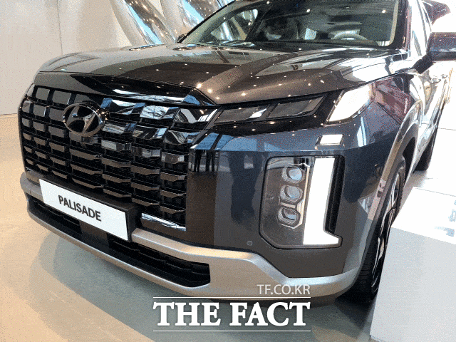더 뉴 팰리세이드의 첫 인상은 이전 보다 남성스러움과 웅장함이 강조된 느낌이다. 더 뉴 팰리세이드의 전면부. /정문경 기자