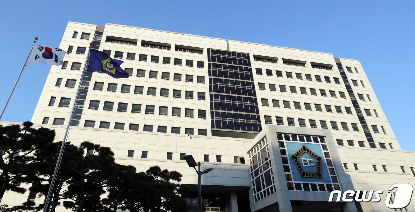 비트코인 투자 실패 빚 갚아준 아버지 살해하려 한 20대 실형