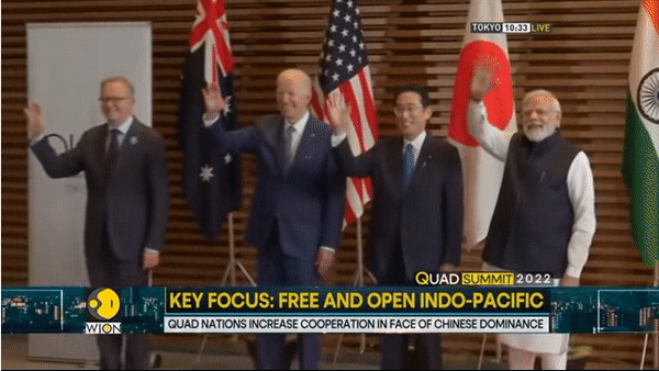 24일 일본 도쿄(東京) 에서 열린 쿼드(Quad, 미국·일본·인도·호주로 구성된 대중국 견제 협의체) 정상회의에 참석한 (왼쪽부터) 앤서니 앨버니지 호주 총리, 조 바이든 미국 대통령, 기시다 후미오(岸田文雄) 일본 총리, 나렌드라 모디 인도 총리가 회담에 앞서 기념 촬영을 하고 있다. [유튜브 'WION' 채널 캡처]