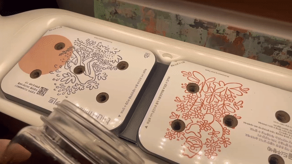 LG 틔운 미니는 물탱크 옆에 물 높이를 표시해주는 부표가 있어 물양 조절이 쉽다. /사진=백유진 기자 byj@