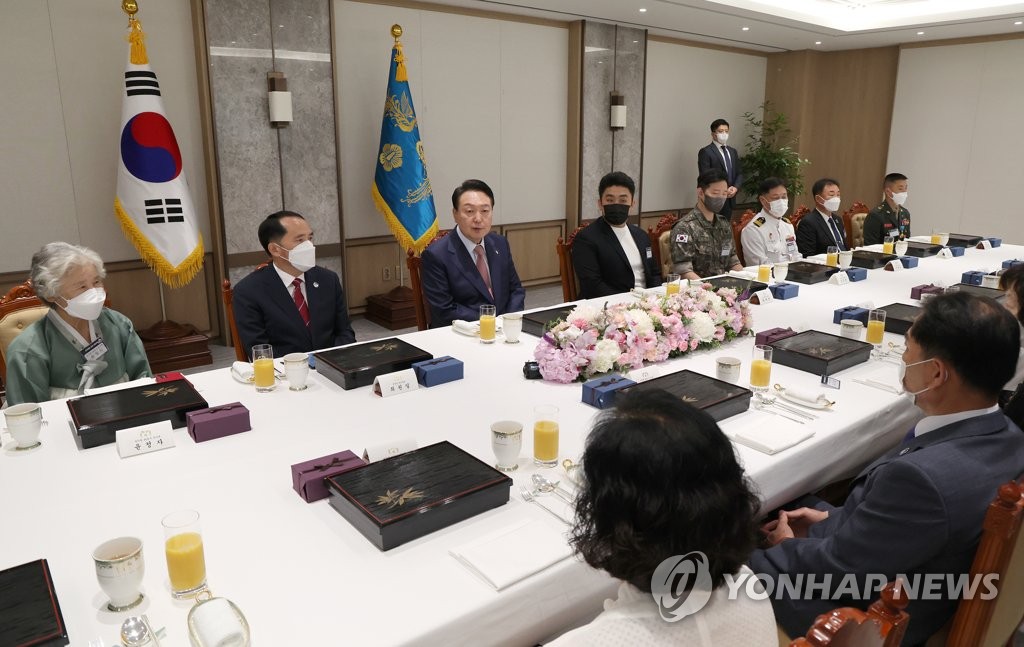 윤식탁 이미지
