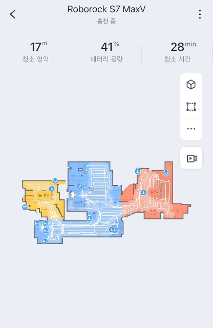 로보락 앱을 활용하면 로봇청소기가 인식한 장애물이나 청소 경로 등을 확인할 수 있다. /사진=백유진 기자 byj@