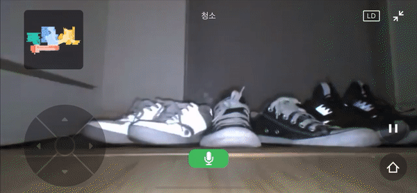 로보락 S7 맥스V에는 카메라가 장착돼 있어 로봇청소기가 집안을 청소하는 모습을 볼 수 있고, 로봇청소기를 원격 조정할 수도 있다. /사진=백유진 기자 byj@