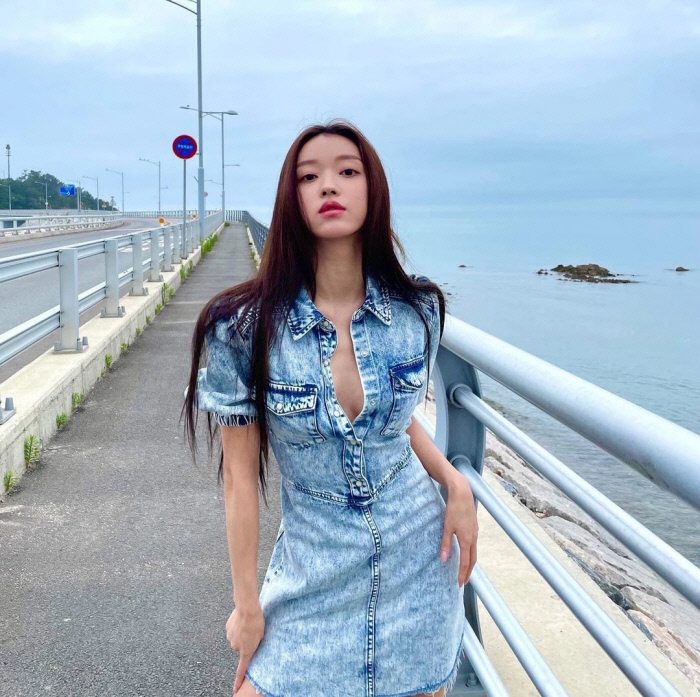 오마이걸 유아 가슴 노출 의상에 팬들 반응 | 다음뉴스 오마이걸 유아 가슴 노출 의상에 팬들 반응 | 다음뉴스