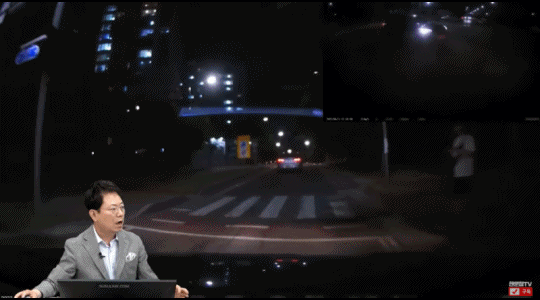 회전교차로에서 우측에서 오는 차와 충돌하는 모습. / 영상=유튜브 '한문철TV'
