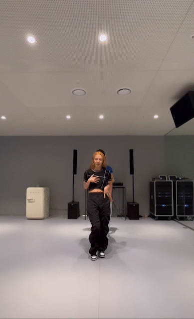 소녀시대 유리, 윤아, 효연, 수영의 안무 영상이 공개돼 화제를 모으고 있다. [사진=소녀시대 유리 인스타그램 캡쳐]