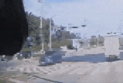 작성자 A 씨가 공개한 25t 덤프트럭-SUV 차량 충돌 당시 모습이 담긴 블랙박스 영상. (사진 및 영상=온라인 커뮤니티 캡쳐)