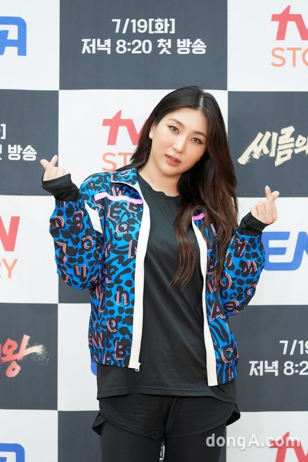핑크손 이미지