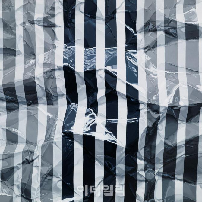 서웅주 ‘구겨진 회색 줄무늬’(Crumpled Gray Stripes ＃2203), 캔버스에 오일, 91×91㎝(사진=슈페리어갤러리)