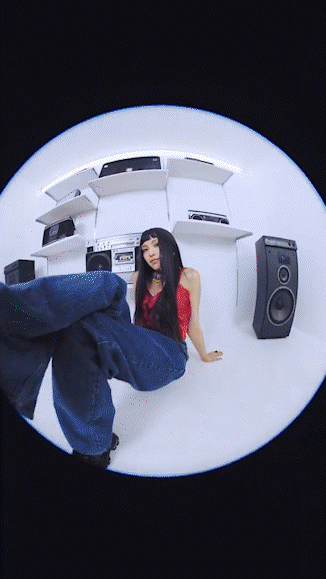 어도어 신인 걸그룹 뉴진스(NewJeans)의 멤버 소개 영상 'We Are NewJeans'가 공개돼 화제를 모으고 있다. [사진='We Are NewJeans' 영상 캡쳐]