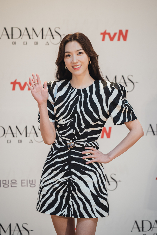 아다마스 이미지