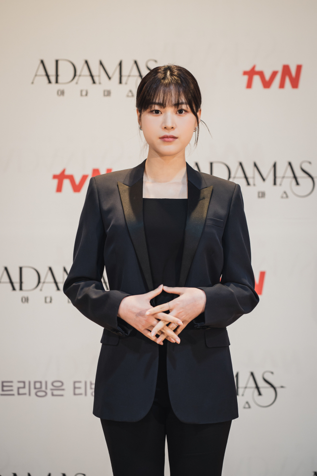 아다마스 이미지