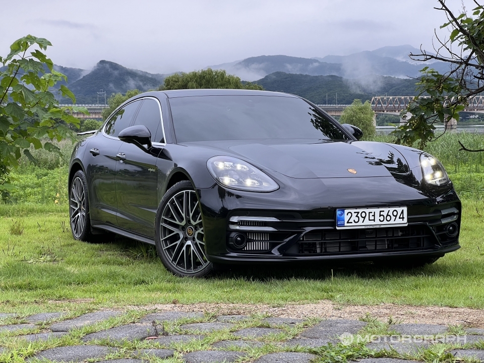 포르쉐 파나메라 터보 S E-하이브리드, 전동화와 고성능의 완벽한 조화