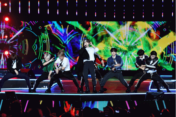 서울페스타 2022 개막 공연 무대를 장식한 가수들. KBS