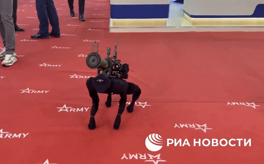 러시아가 공개한 로봇 개 M-81. (트위터 갈무리)