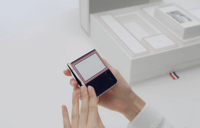 지난해 출시된 삼성전자 '갤럭시Z플립3' 톰브라운 에디션