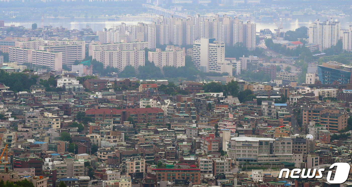 서울 남산에서 바라본 빌라촌의 모습. ⓒ News1 김진환 기자