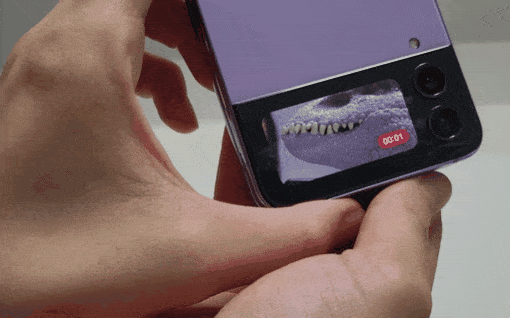 갤럭시Z플립4는 단말기를 접은 상태에서 촬영을 하다가 단말기를 열어도 계속해서 촬영을 이어갈 수 있다.(사진=지디넷코리아)