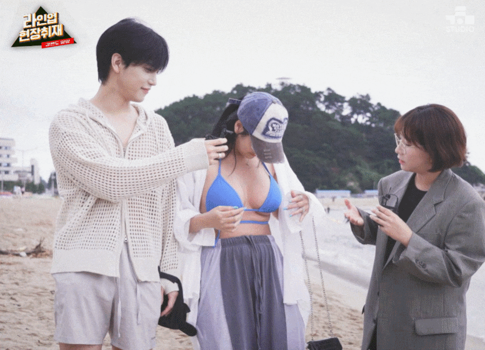 지난 23일 강원도 양양 해변에서 만난 커플이 조선일보 라인업 취재팀에 2022년 수영복 트렌드를 설명하다 웃음이 터진 상황. /유튜브 채널 '라인업 LineUp'
