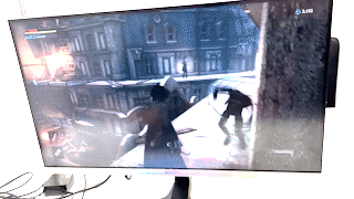 지난 25일 본지 장형태 기자가 게임스컴 전시장 내 네오위즈 부스에서 신작 롤플레잉 게임 'P의 거짓'을 체험중인 모습. 이 게임은 한국 게임 최초로 게임스컴 3관왕 영예를 차지했다. /장형태 기자