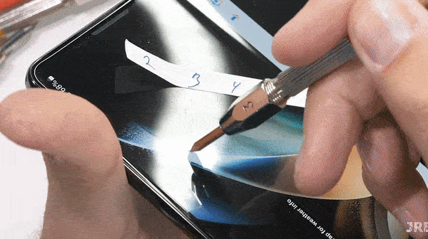 제리릭에브리띵(JerryRigEverything) 유튜브 갈무리