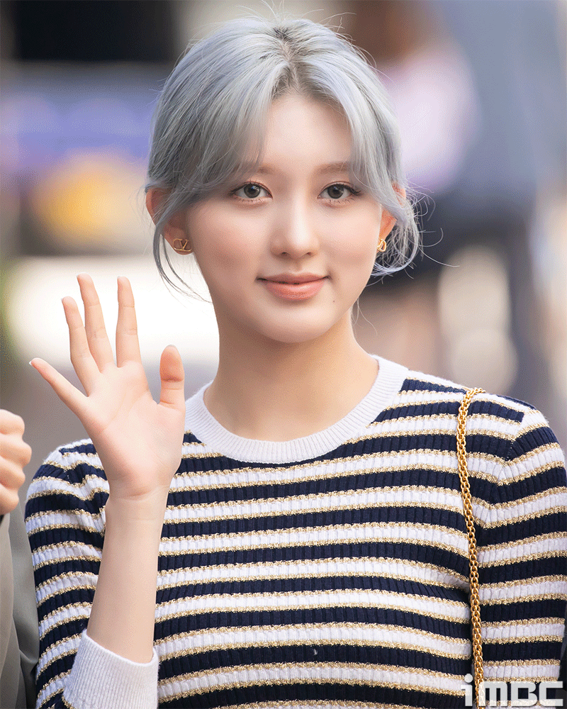 IVELiz!Ray!jang won-youngautumnlee seoAhn Yu-jinworkafternoonSeoulYeouidoKBS.openMusic Bankon the way to workposingtake a drinkbeiMBC