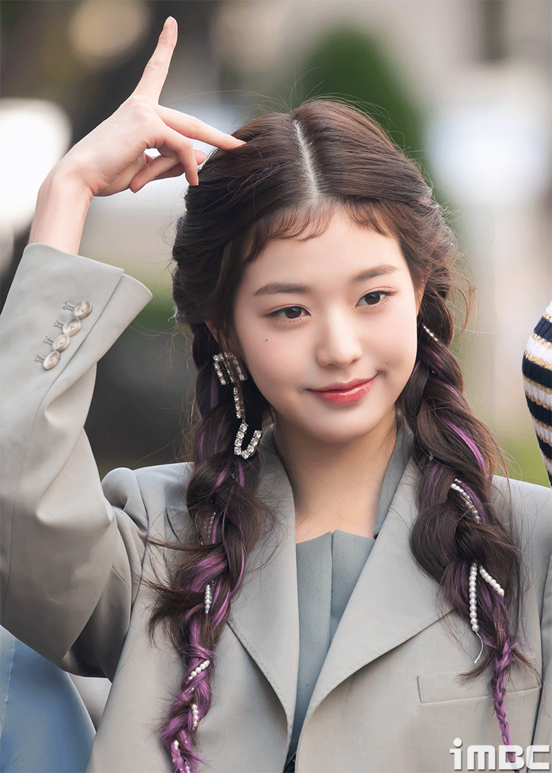 IVELiz!Ray!jang won-youngautumnlee seoAhn Yu-jinworkafternoonSeoulYeouidoKBS.openMusic Bankon the way to workposingtake a drinkbeiMBC