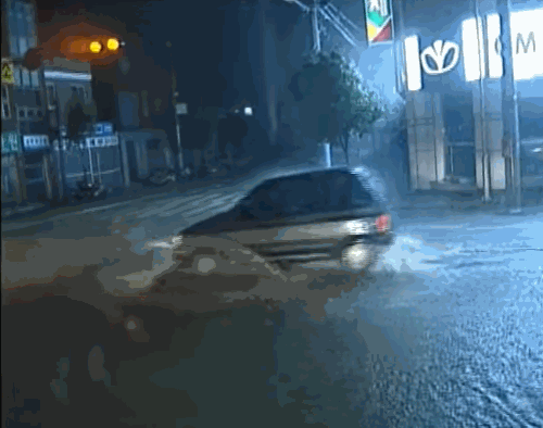 2003년 9월 태풍 '매미'가 상륙할 당시 영상/사진=유튜브 'geoffmackley'