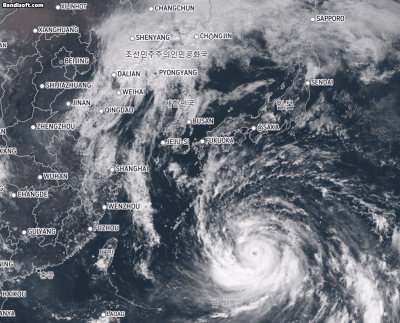 16일 오후에 촬영한 제14호 태풍 난마돌 위성 영상. / 영상 = 미국기상레이더 AccuWeather